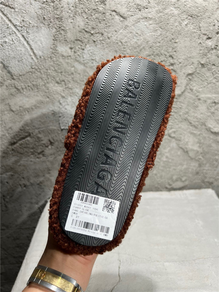 BLCG SLIPPERS