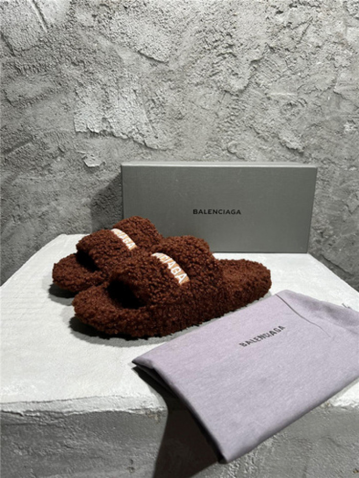 BLCG SLIPPERS
