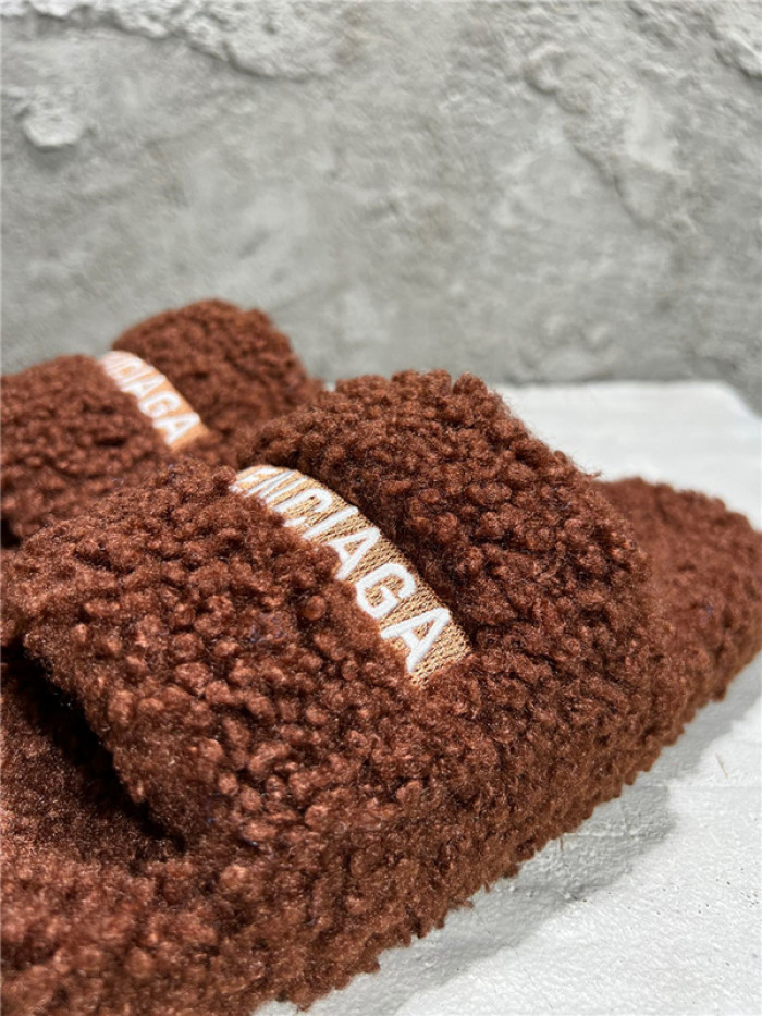 BLCG SLIPPERS