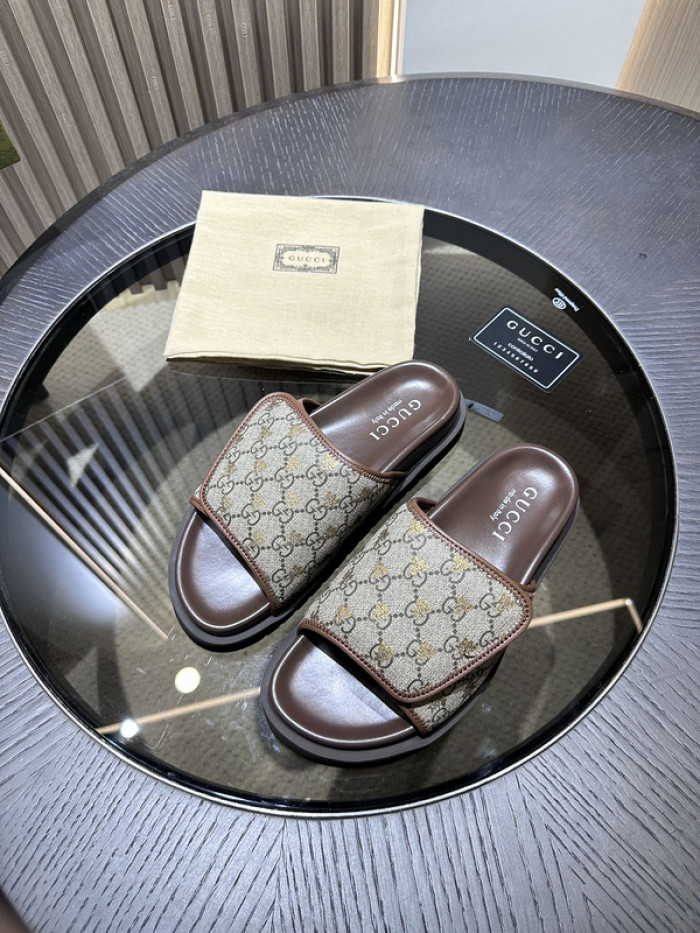 G*u*i slippers