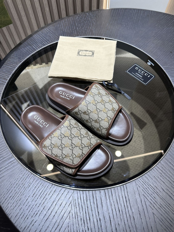 G*u*i slippers