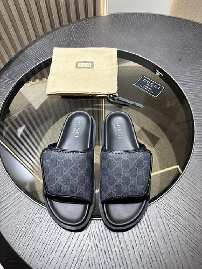 G*u*i slippers