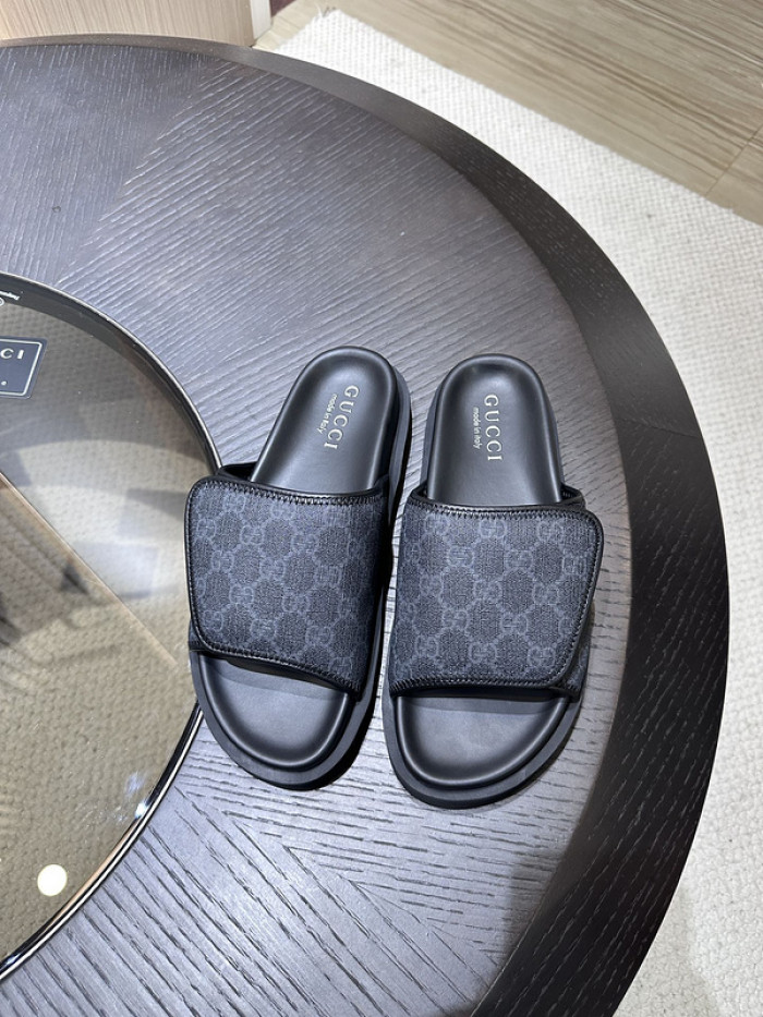 G*u*i slippers