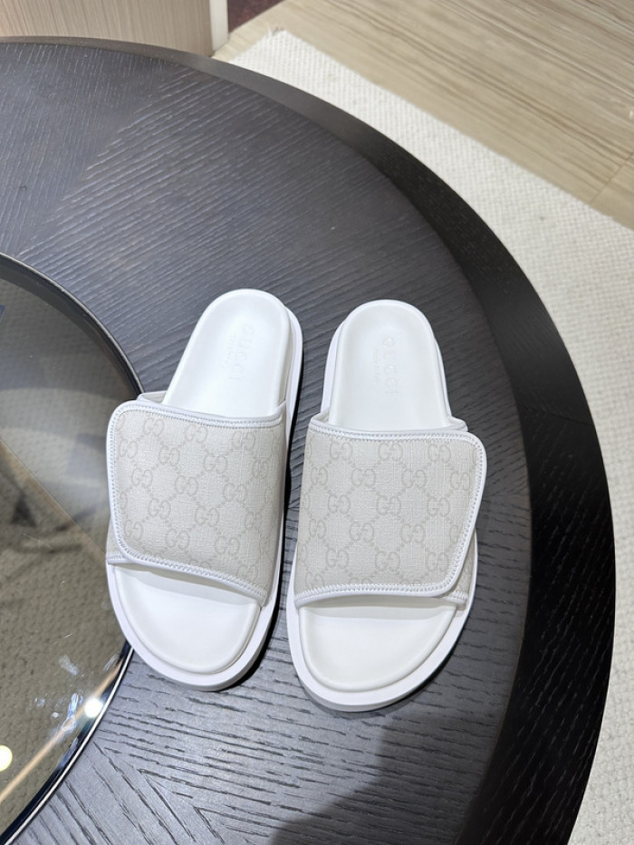 G*u*i slippers