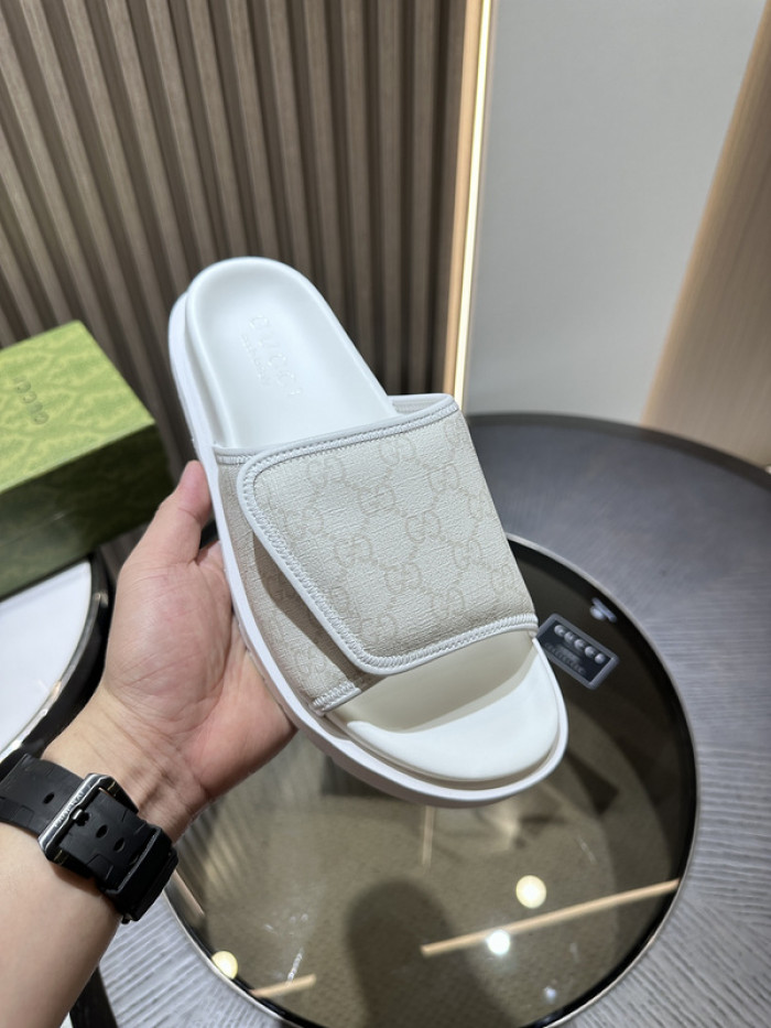 G*u*i slippers