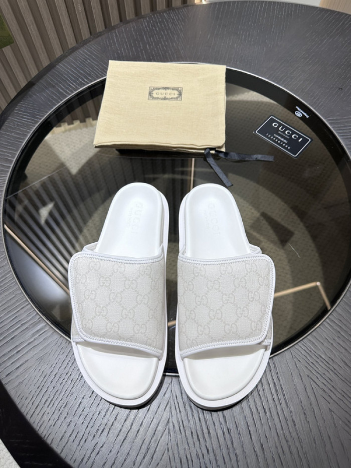 G*u*i slippers