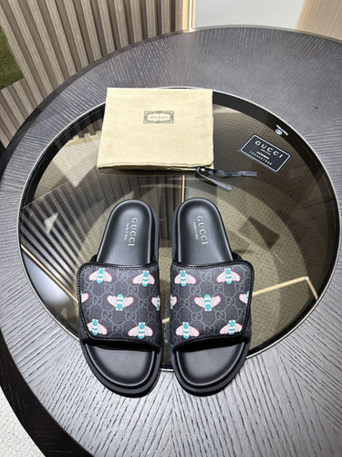 G*u*i slippers