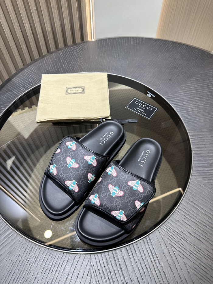 G*u*i slippers