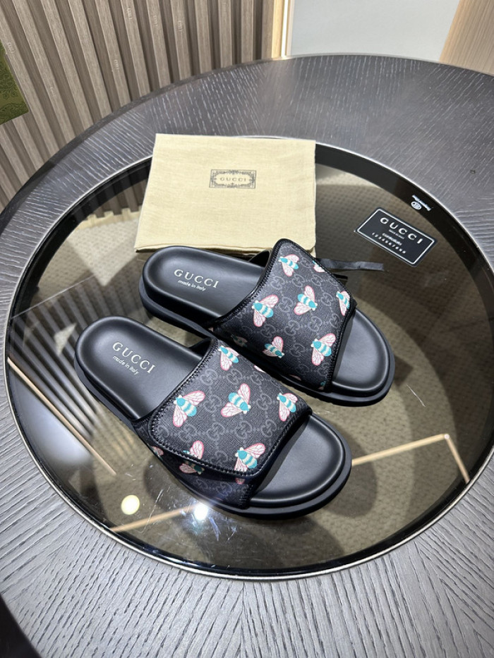 G*u*i slippers