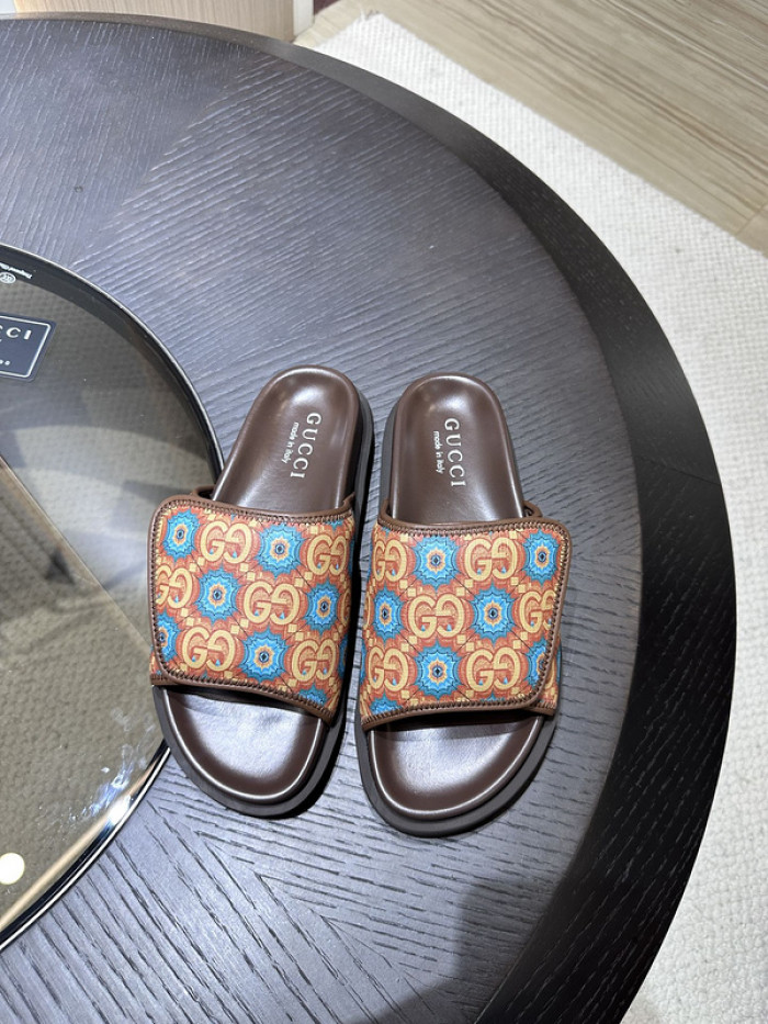 G*u*i slippers