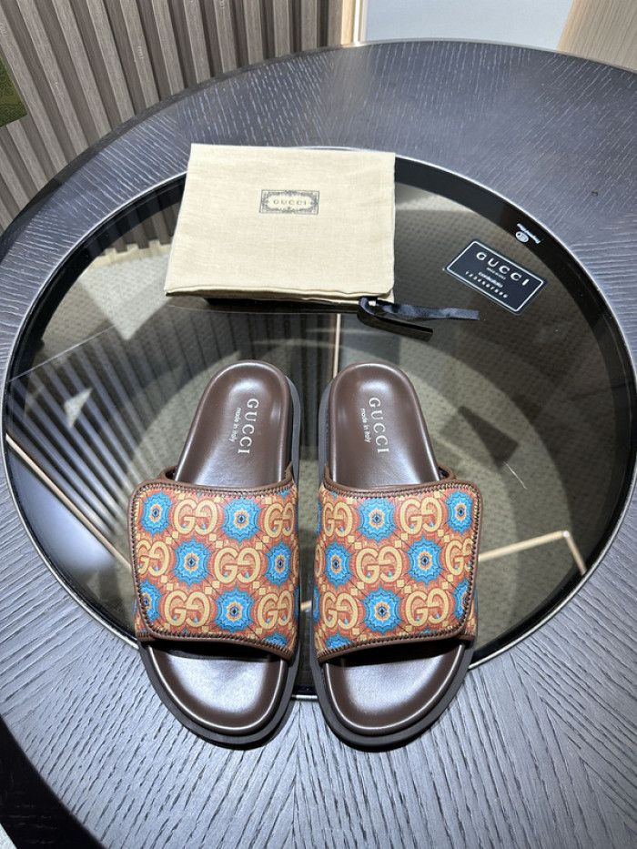 G*u*i slippers