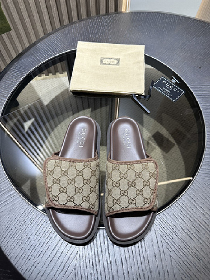 G*u*i slippers