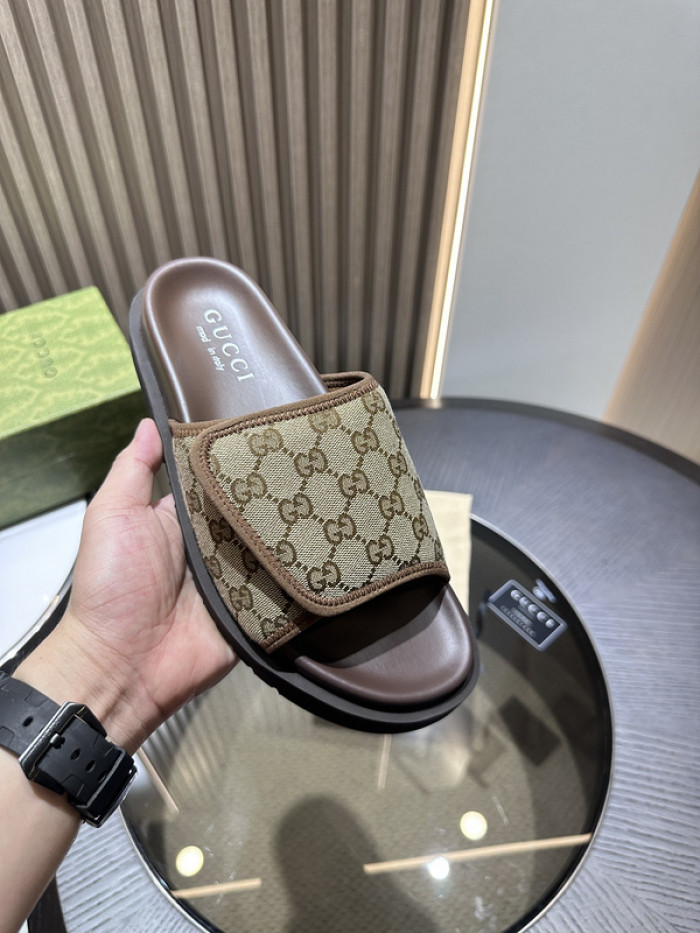 G*u*i slippers