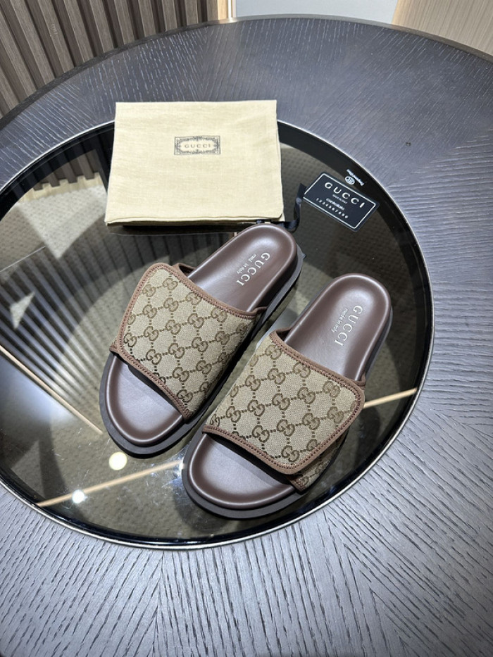 G*u*i slippers