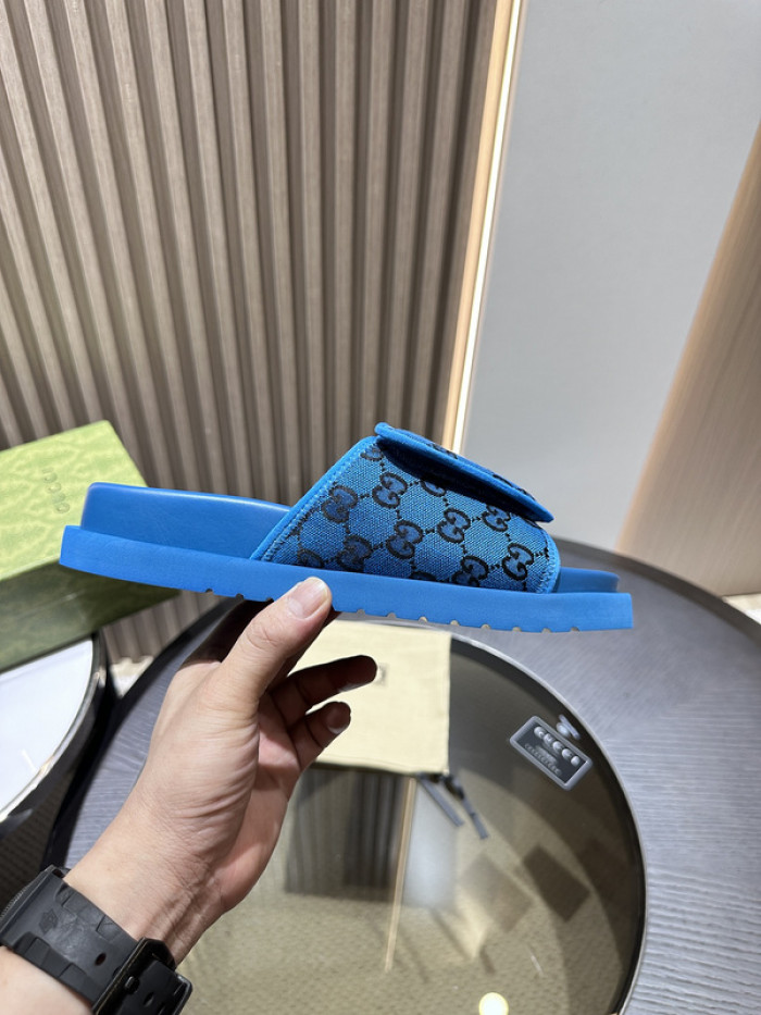 G*u*i slippers