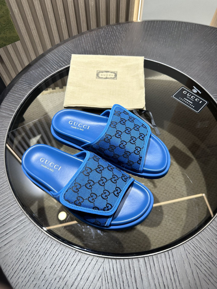 G*u*i slippers