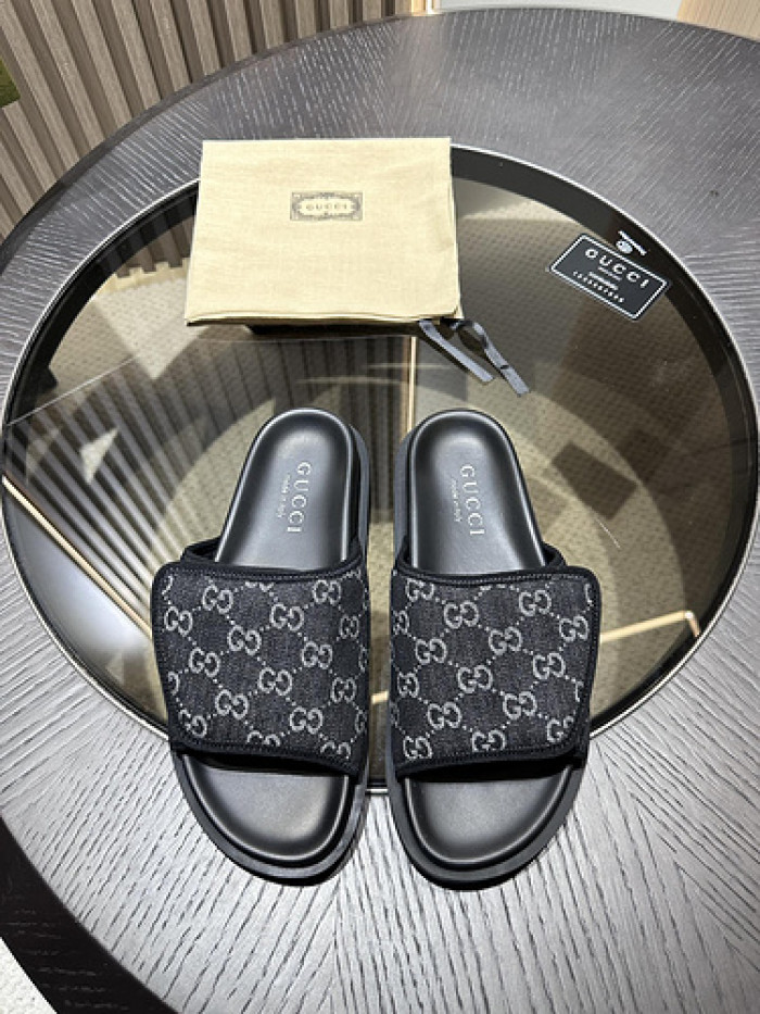 G*u*i slippers