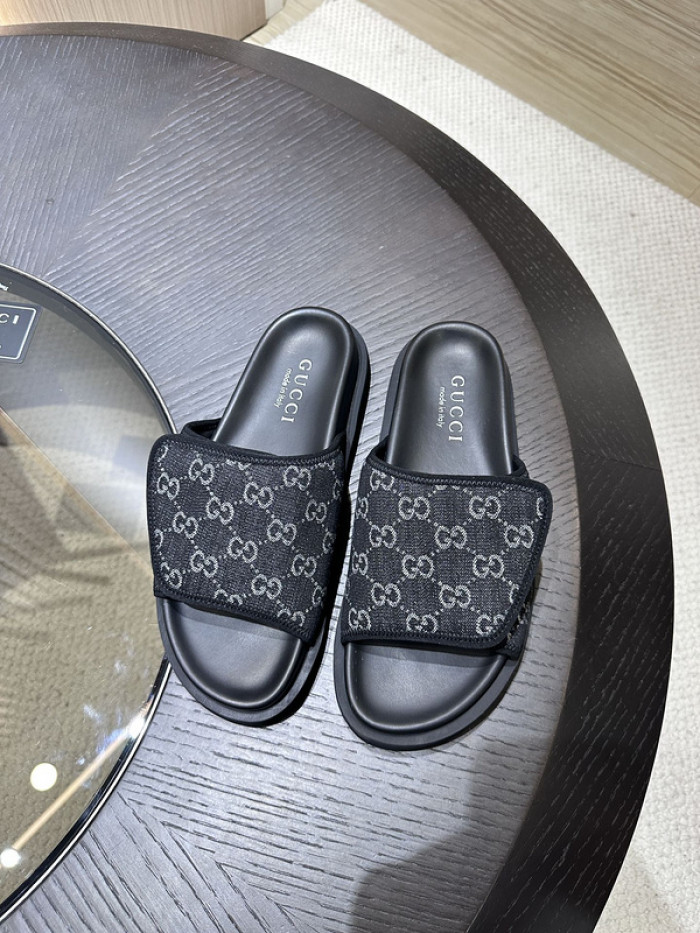 G*u*i slippers