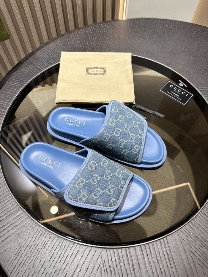 G*u*i slippers
