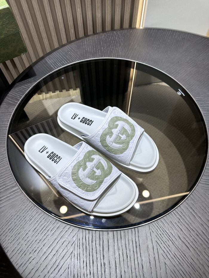 G*u*i slippers