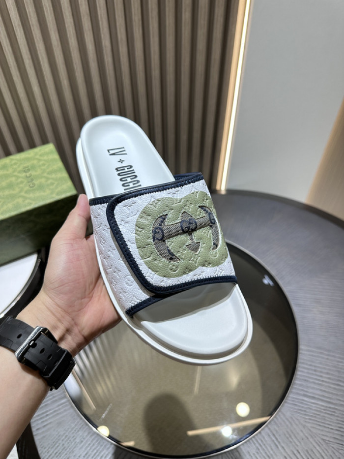 G*u*i slippers