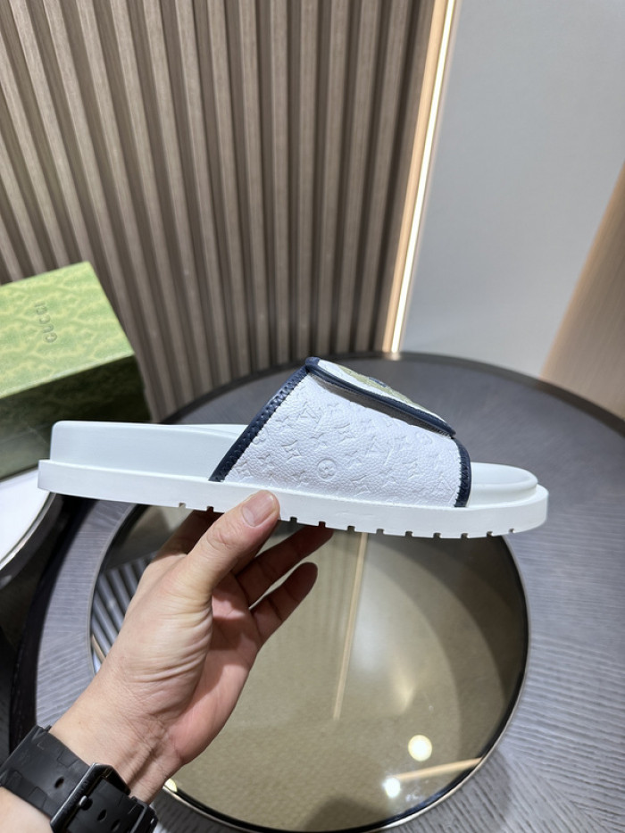 G*u*i slippers