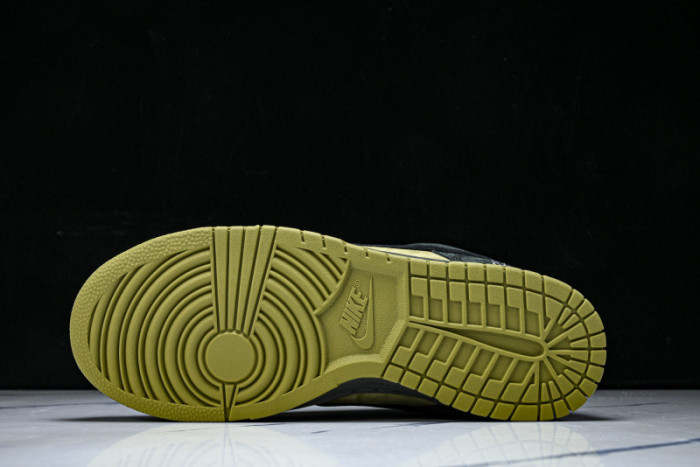 Nike SB Dunk Low  Supreme 94 Camper Green  HQ8487-300