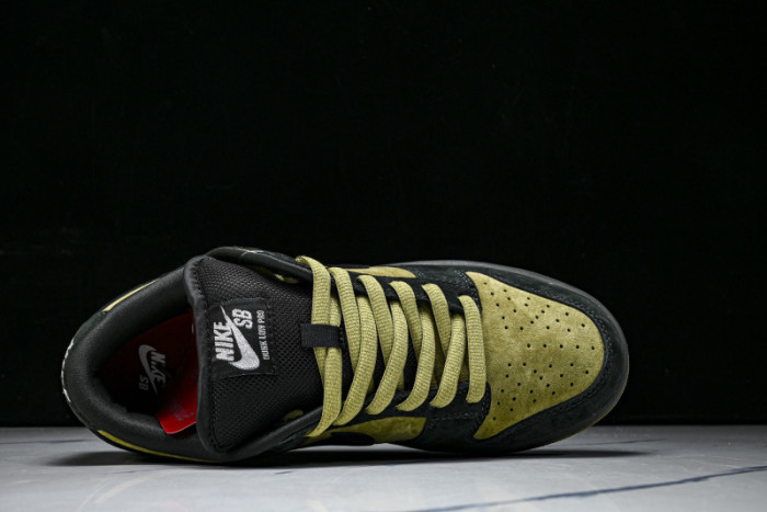 Nike SB Dunk Low  Supreme 94 Camper Green  HQ8487-300