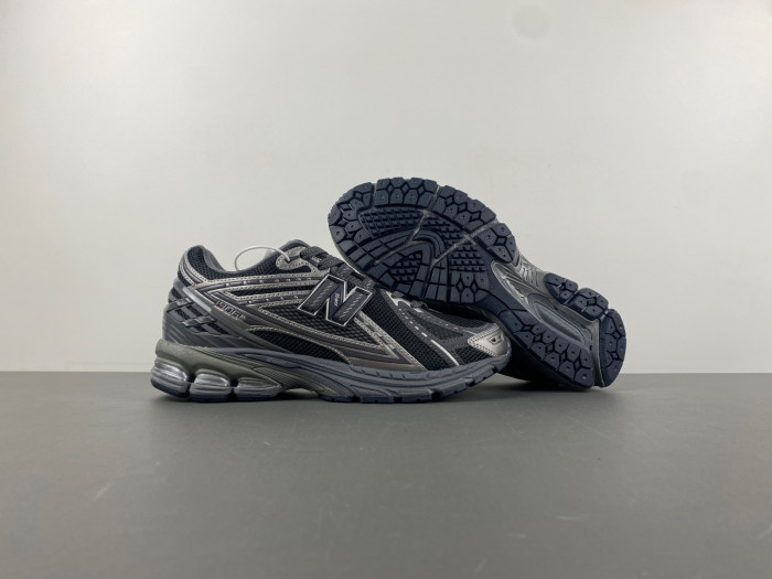 New Balance M1906RES