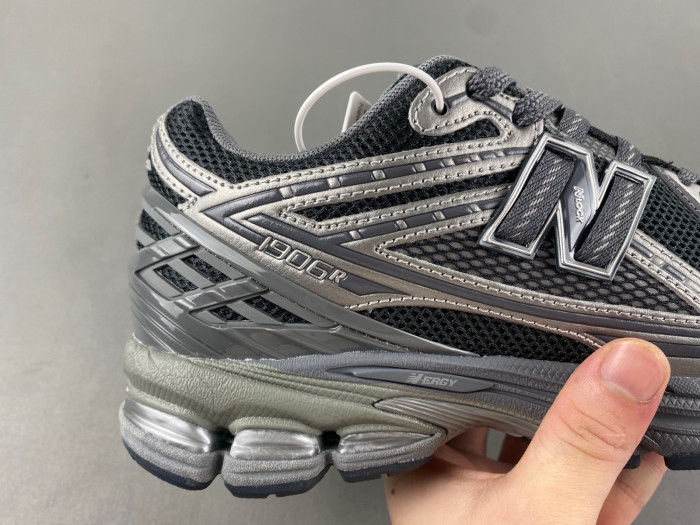 New Balance M1906RES