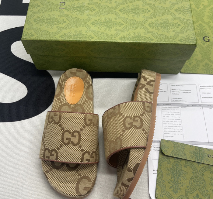 G*u*i slippers