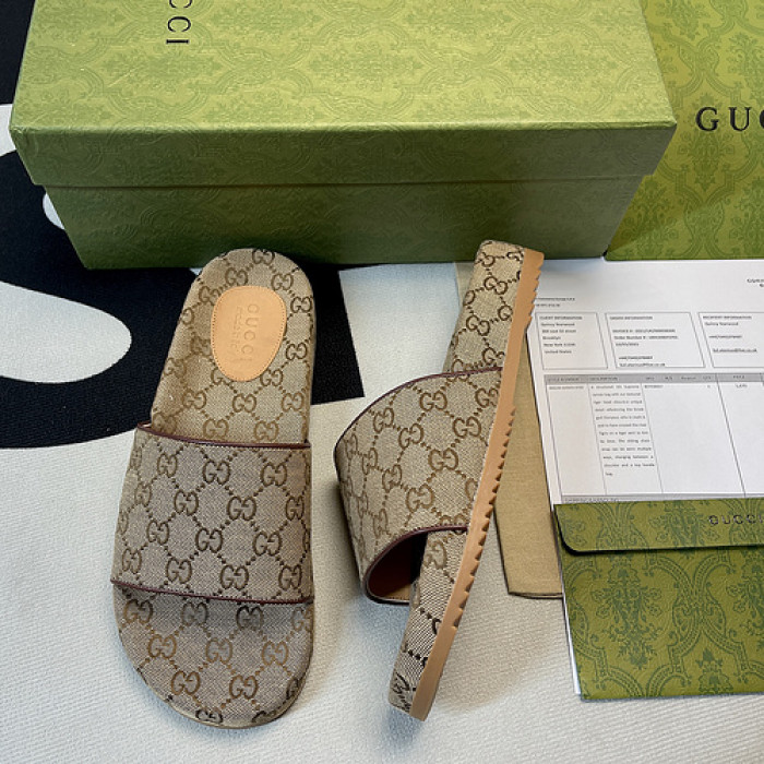 G*u*i slippers