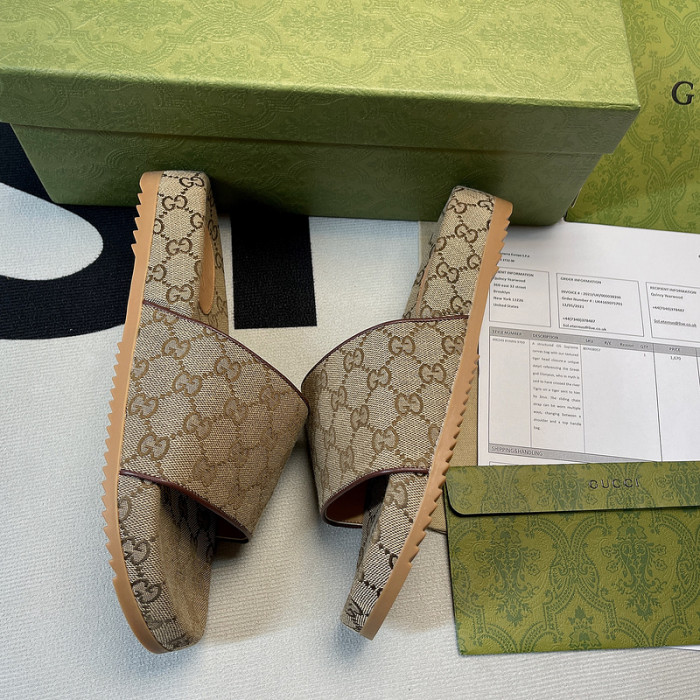 G*u*i slippers