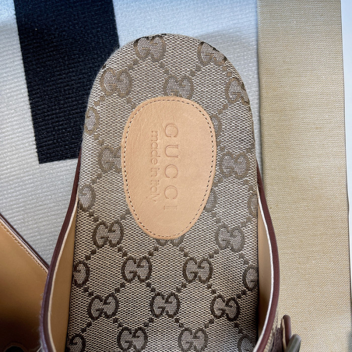 G*u*i slippers