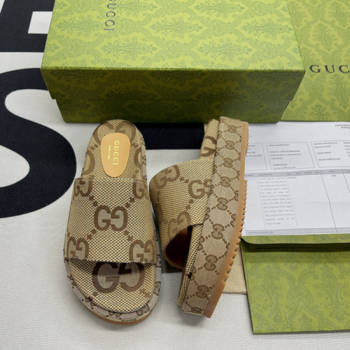 G*u*i slippers