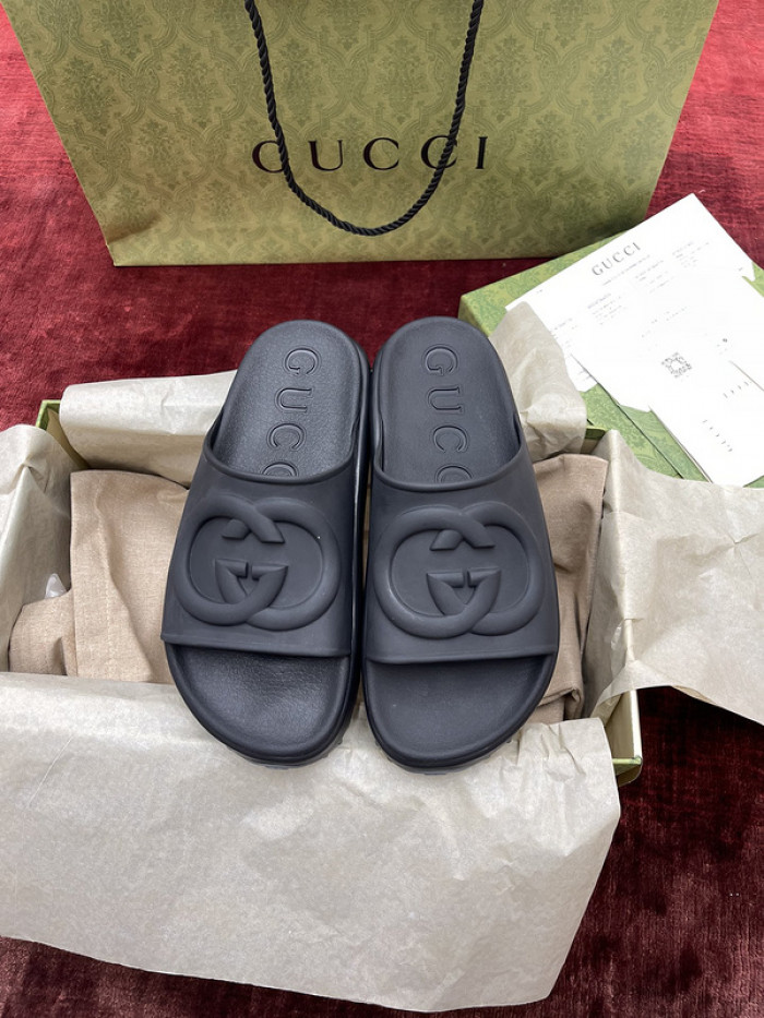 G*u*i slippers