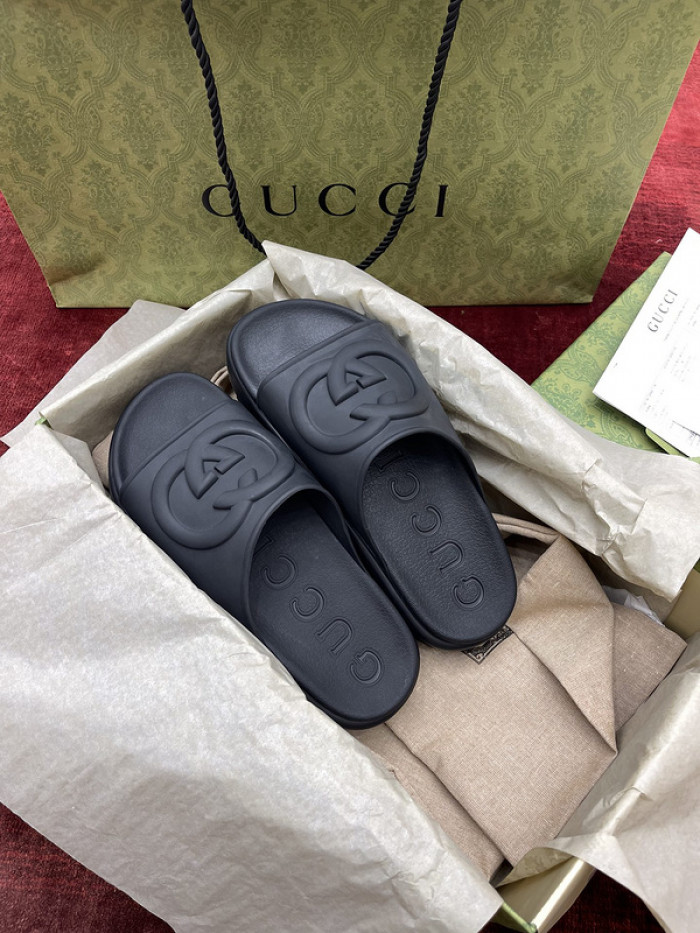 G*u*i slippers