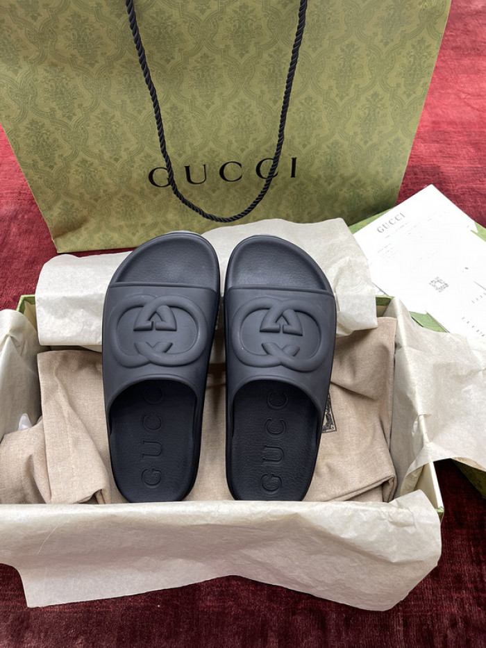 G*u*i slippers