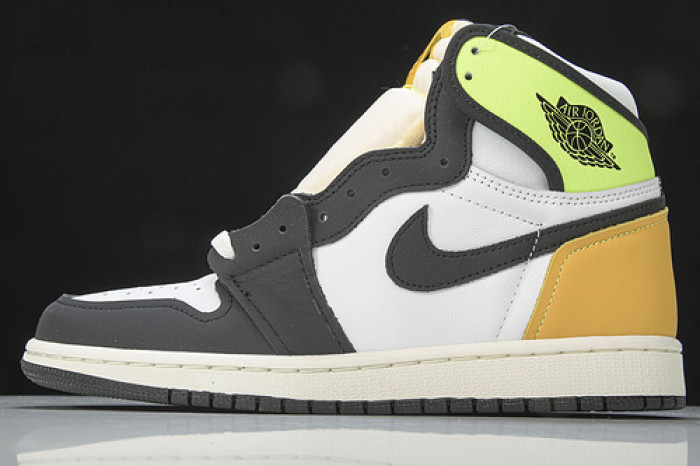 Air Jordan 1 Retro High OG ''Volt Gold''  555088-118