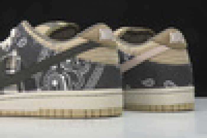 Travis Scott x Nike SB Dunk Low TS CT5053-001