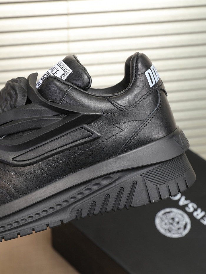 VERS SNEAKERS 112802
