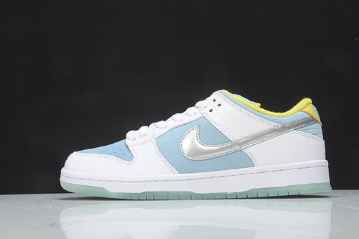 How the FTC x Nike SB Dunk Low DH7687-400