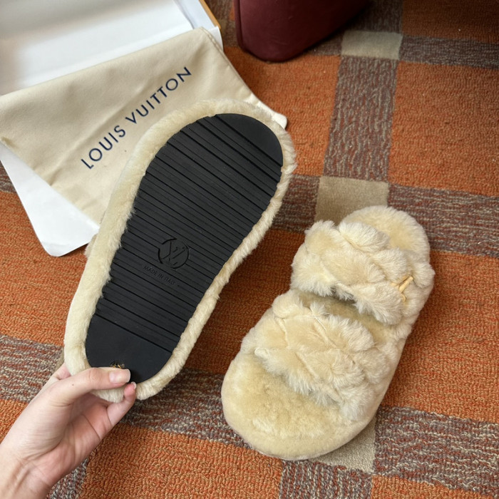 LV SLIPPERS