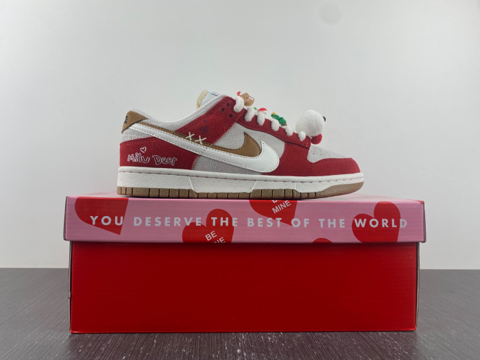 Nike Dunk Low se 85 Merry Christmas DO9457-112