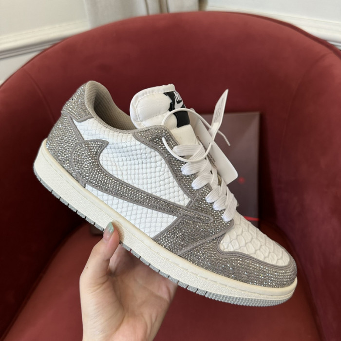 AIR JORDAN 1 RETRO  AJ-33