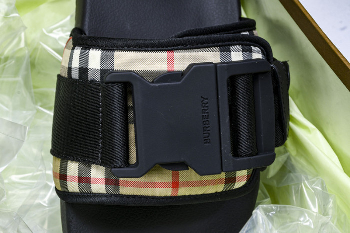 BURBERRY Slide