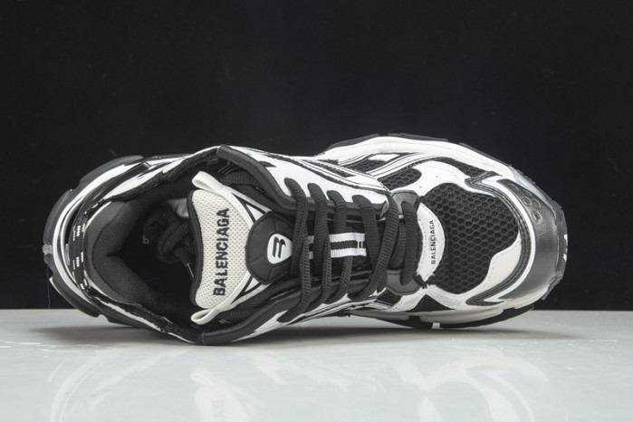 BLCG  Track TRAINER  Yeeshoes  22040702