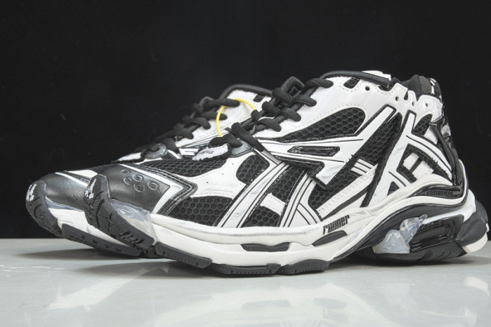 BLCG  Track TRAINER  Yeeshoes  22040702