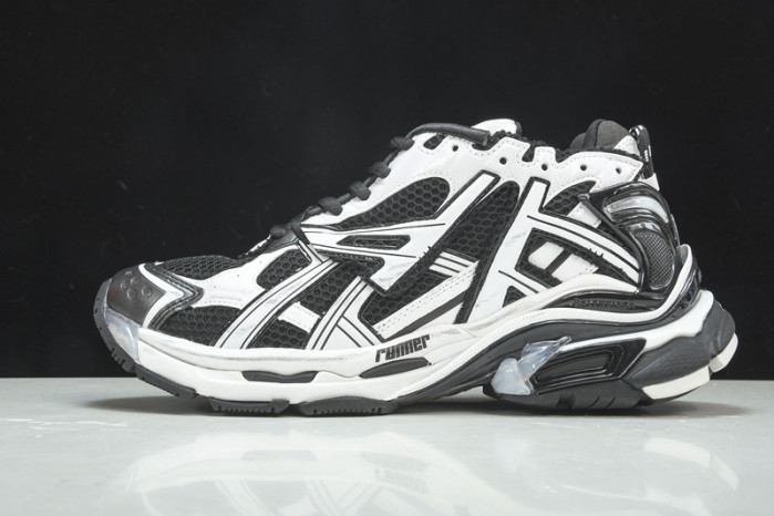 BLCG  Track TRAINER  Yeeshoes  22040702