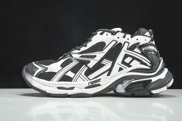 BLCG  Track TRAINER  Yeeshoes  22040702